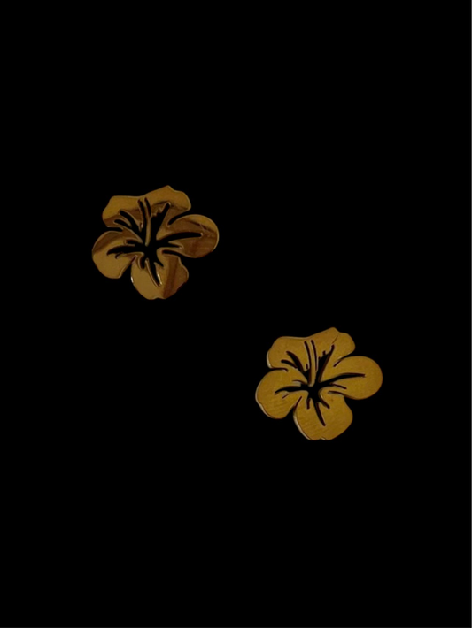 amapola studs✨